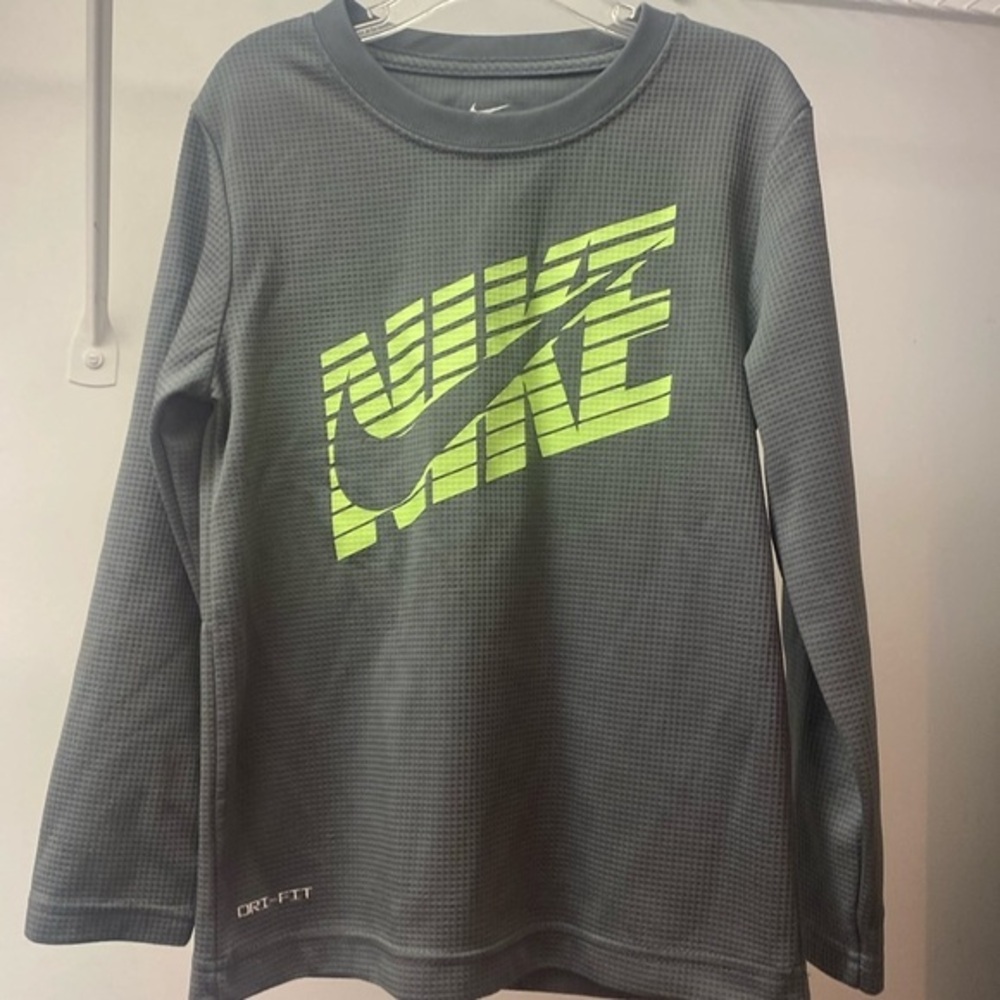 Dri-fit Nike long sleeve tee - Picture 1 of 5